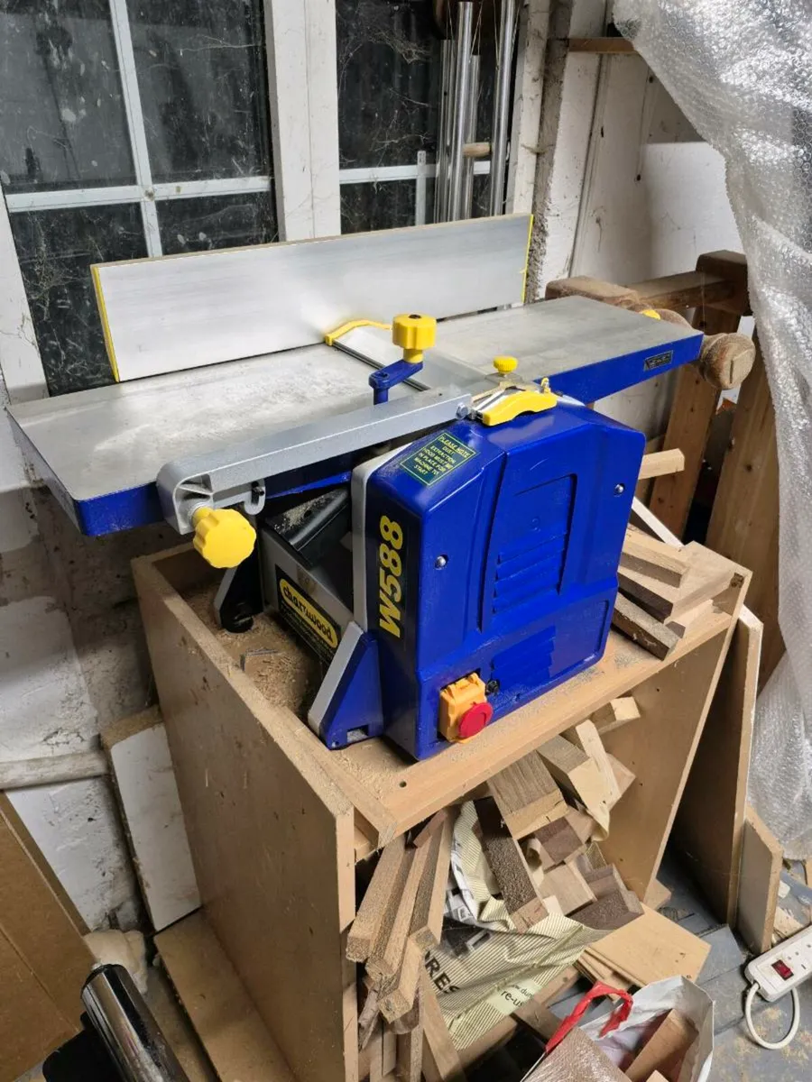 Bench top planer thicknesser - Image 1