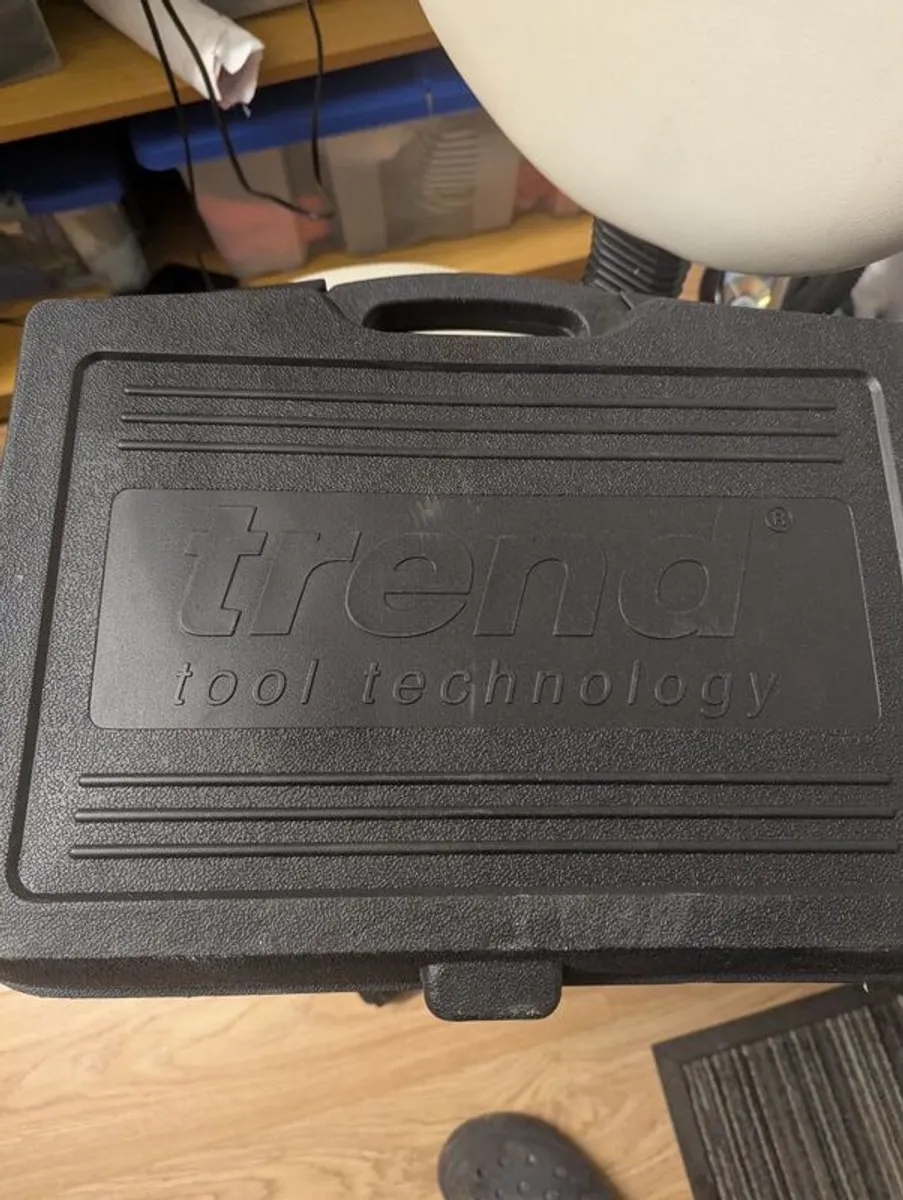 Trend T4 850W 1/4" Variable Speed Router 110V and 220V - Image 2