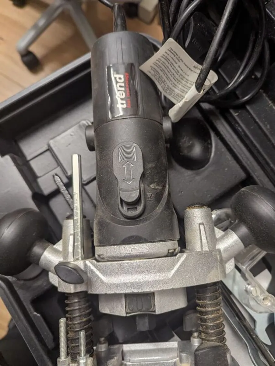 Trend T4 850W 1/4" Variable Speed Router 110V and 220V - Image 4