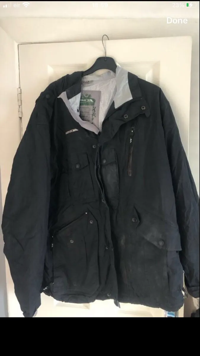 Mens trespass jacket size M €20 - Image 1