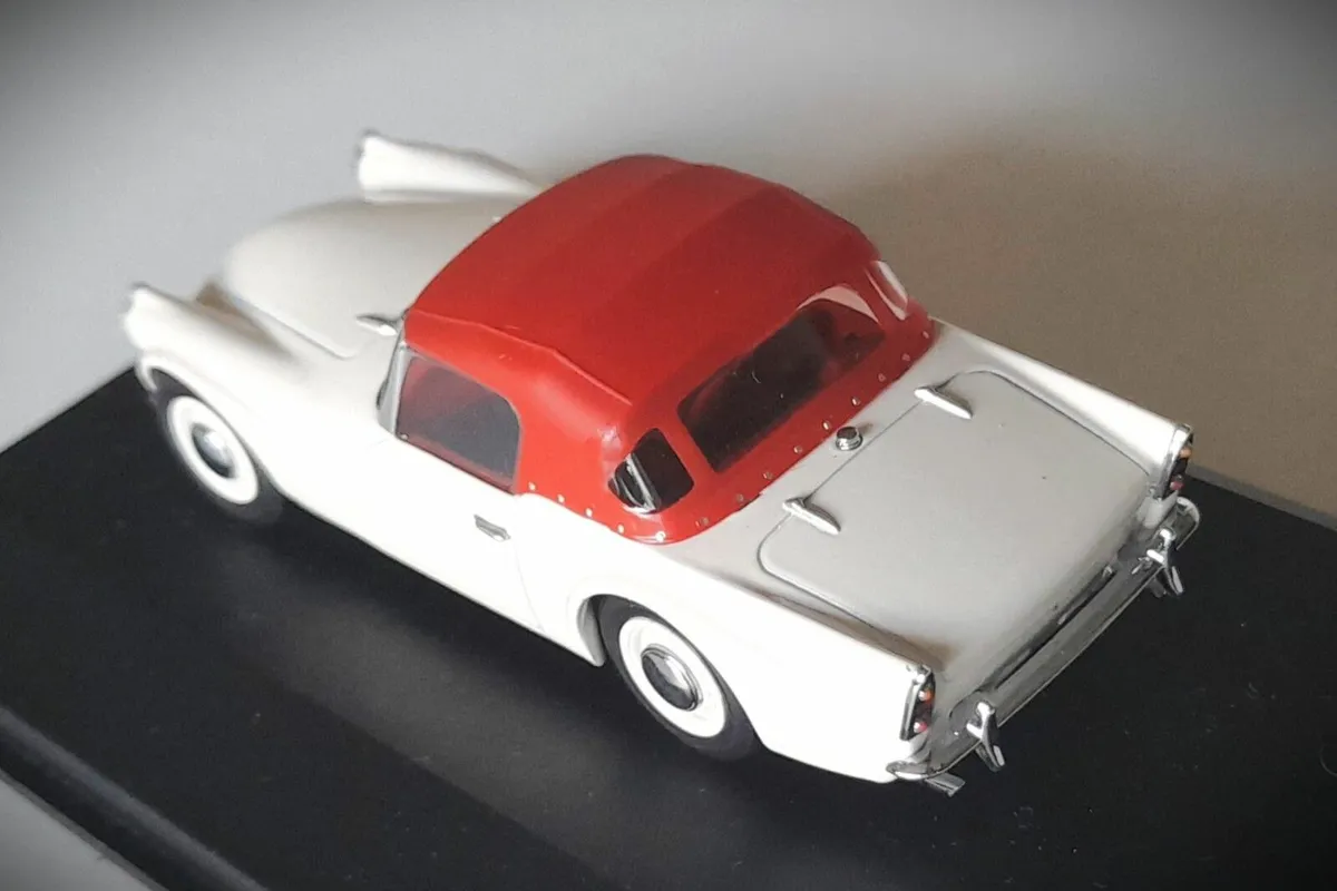 Collectable Oxford Diecast 1:43 – Daimler SP250 - Image 4