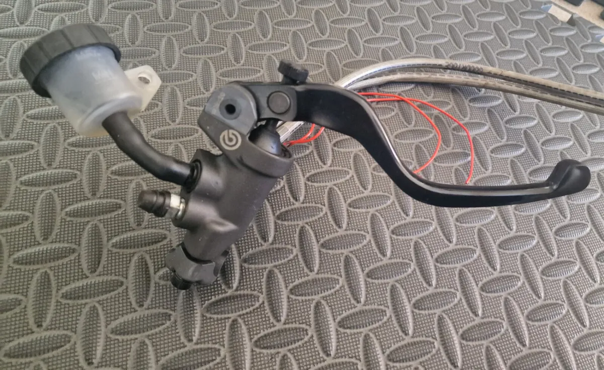 Brembo Master Cylinder/Reservoir and Hoses - Image 1