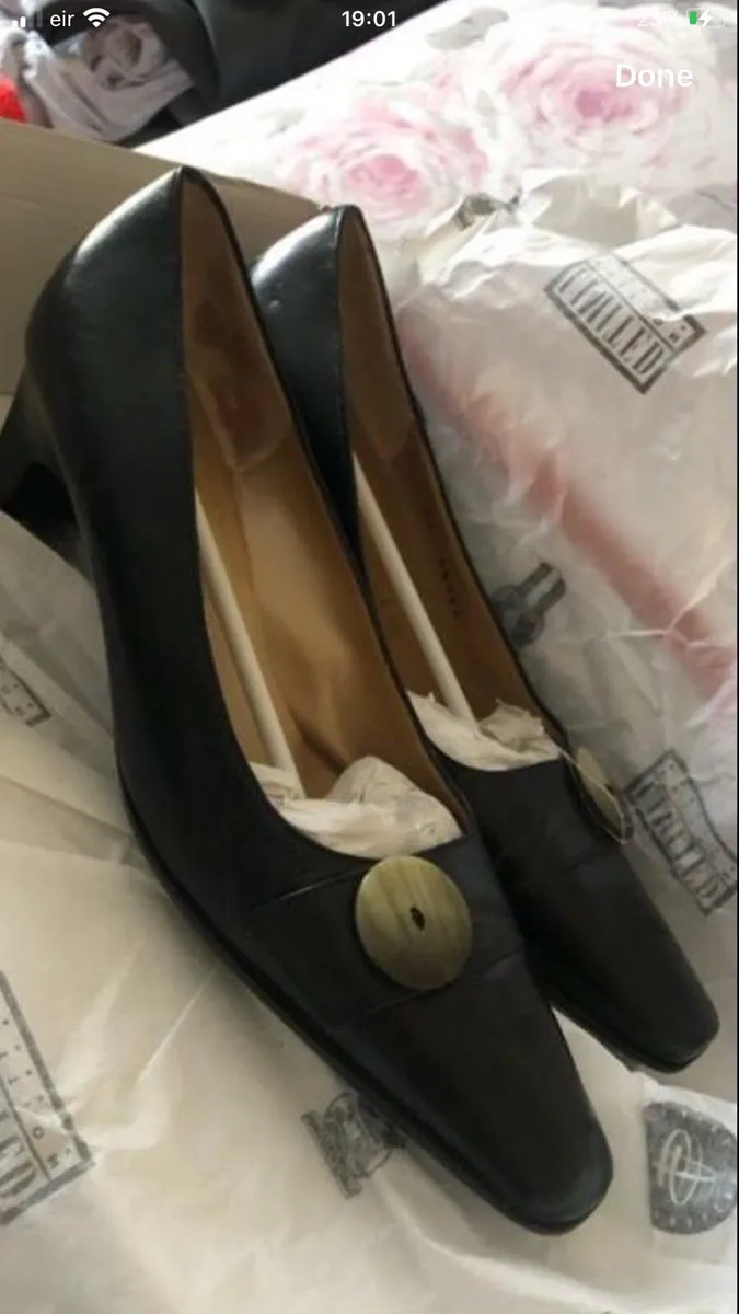 Ladies Italian leather shoes size 3 €20 - Image 1