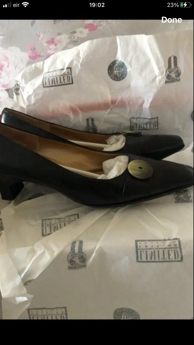 Ladies Italian leather shoes size 3 €20 - Image 3