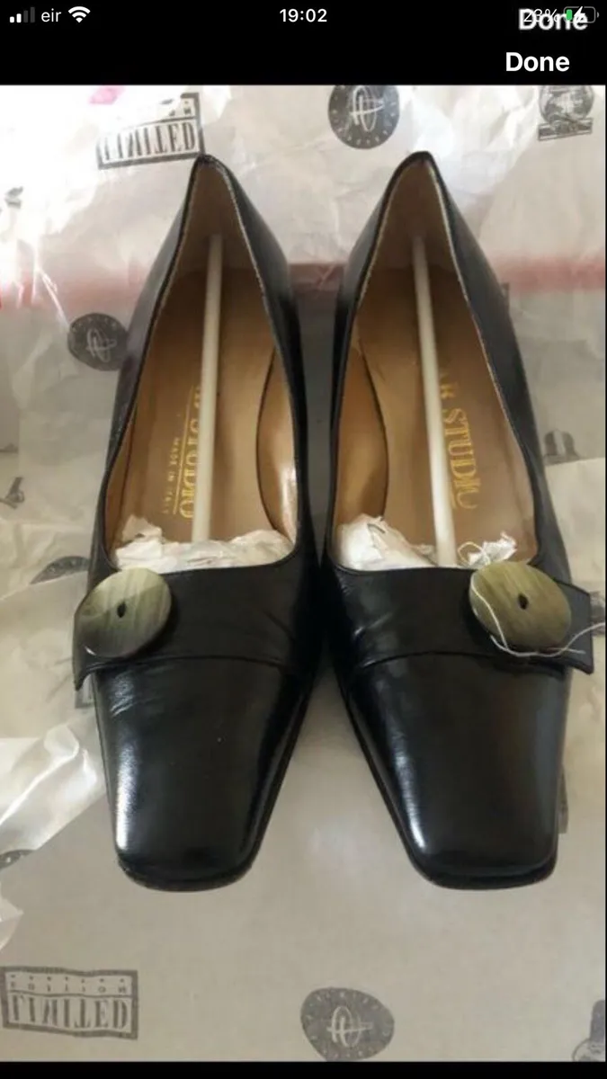 Ladies Italian leather shoes size 3 €20 - Image 2