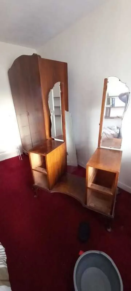 Furniture Mahogany - Dresser with mirrors