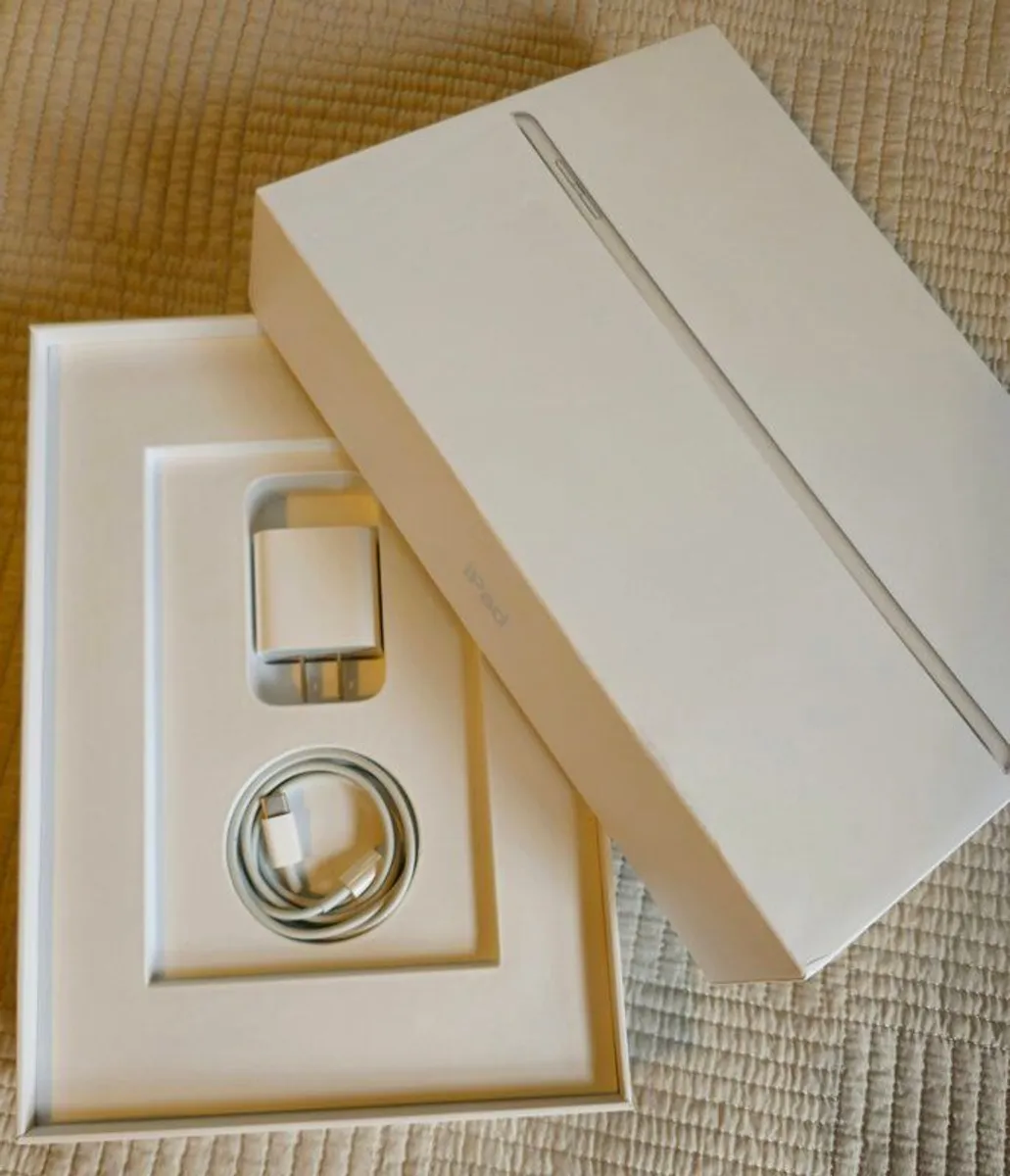 iPad 9th gen 64gb - Image 2