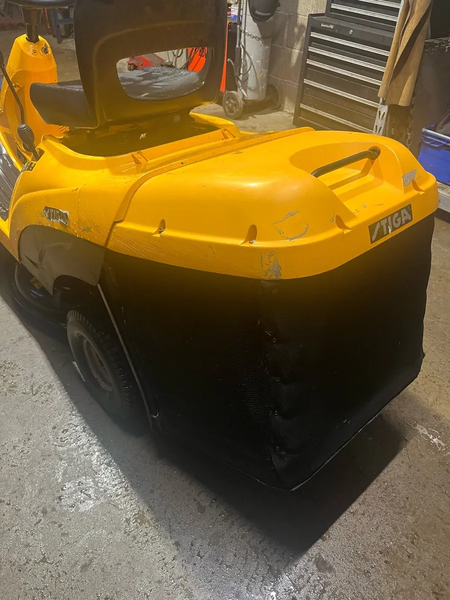 Stiga 30 ins mower - Image 4