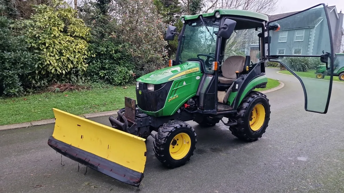 John Deere 2026r Compact Tractor - Image 4