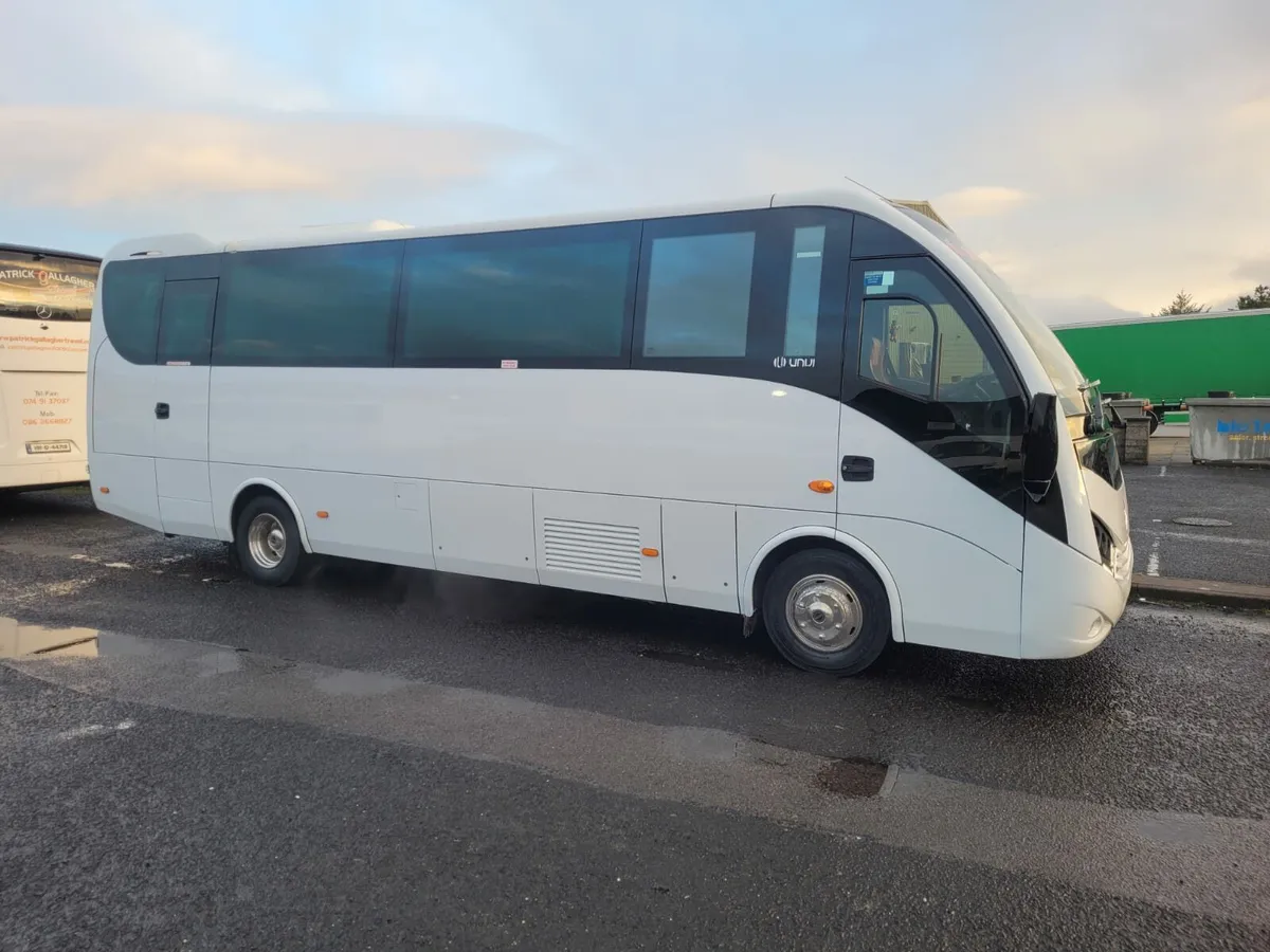 Mercedes unvi voyager - Image 2