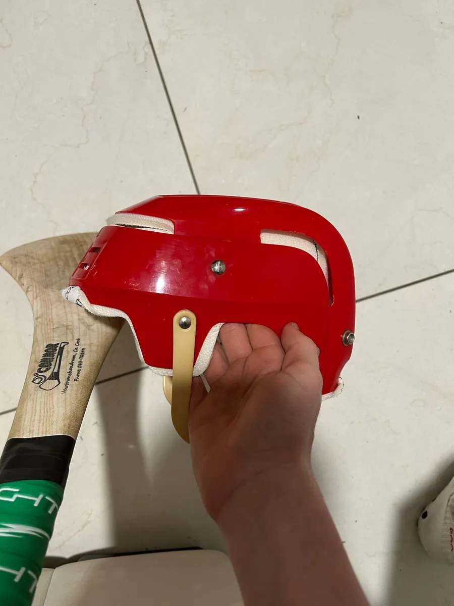 Old style hurling helmet - Image 3