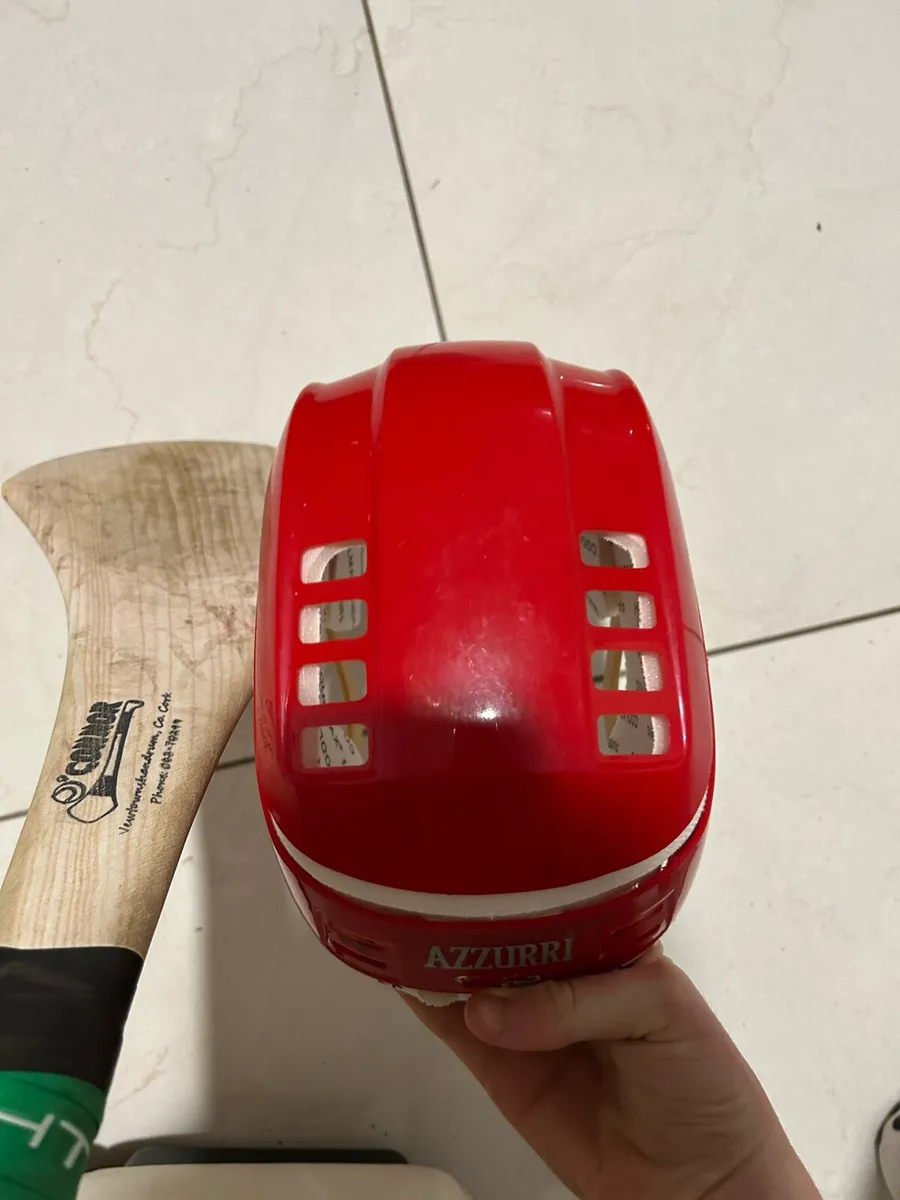 Old style hurling helmet - Image 4