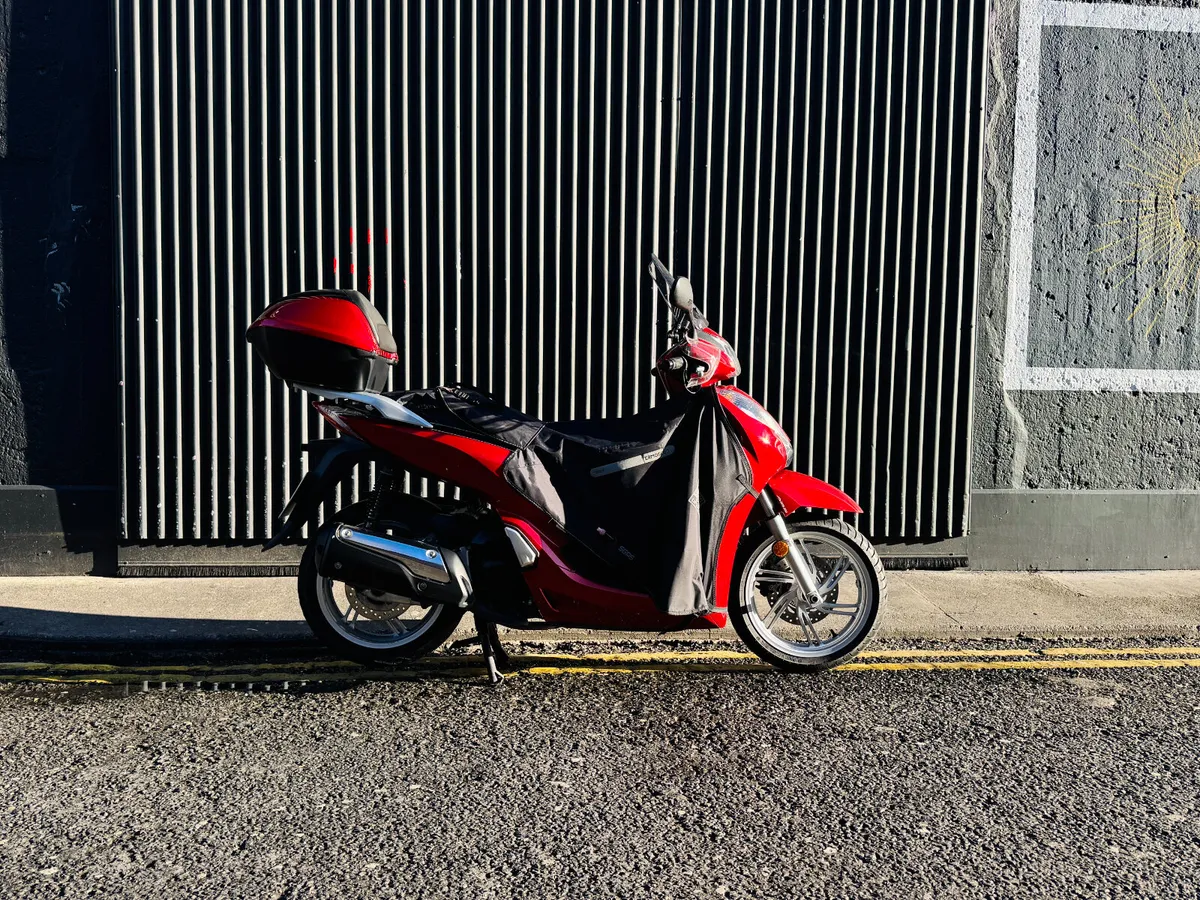 Honda SH 300 2016 - Image 1