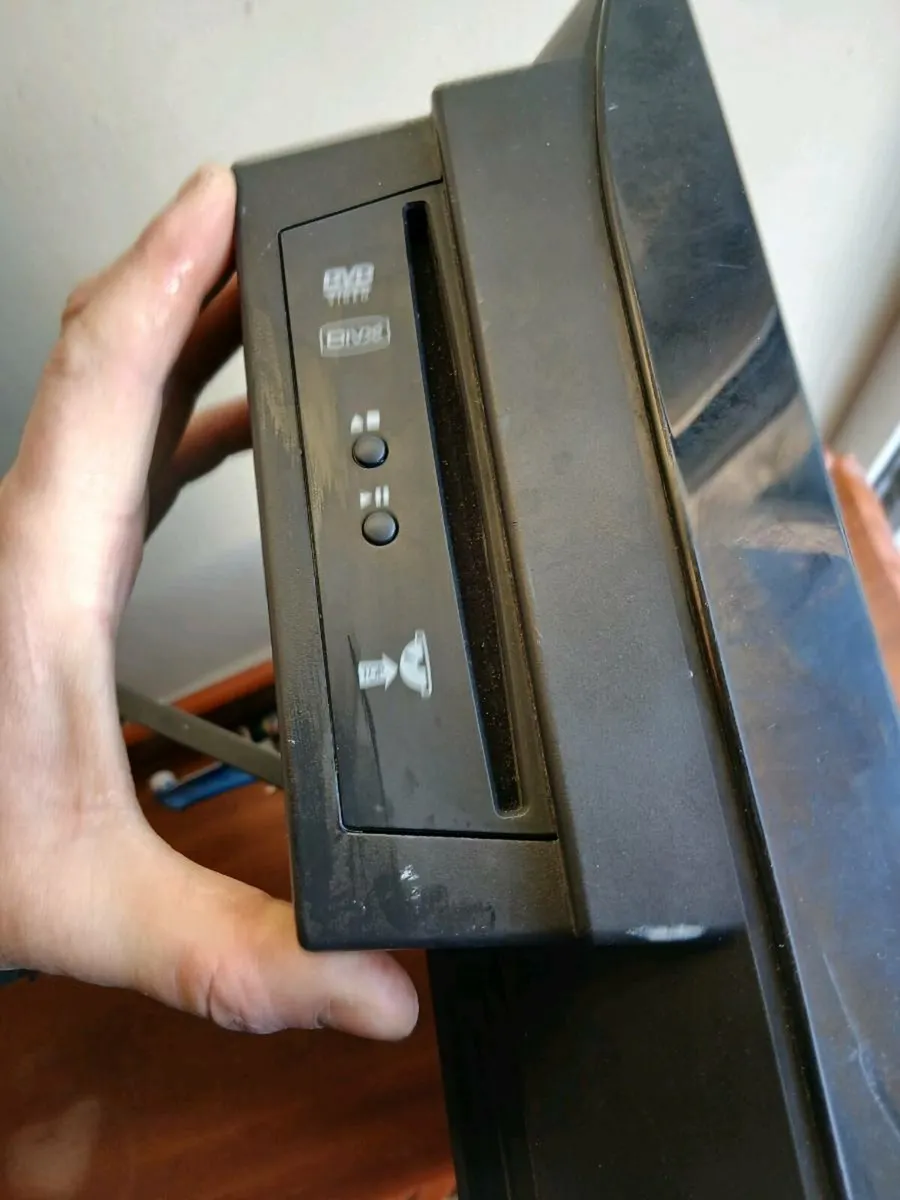 Samsung tv andcwall mounted bracket - Image 2