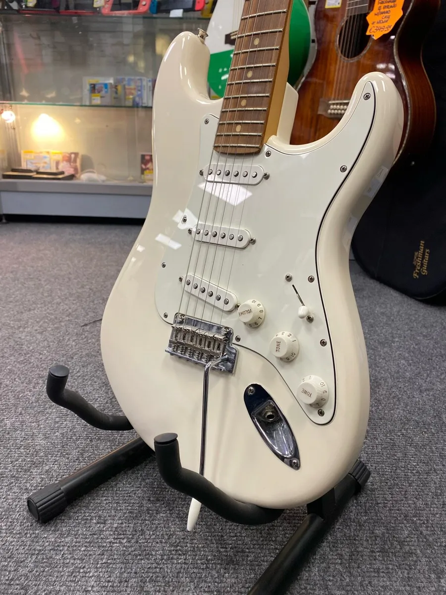 Fender 2021 Mex Stratocaster - Image 1