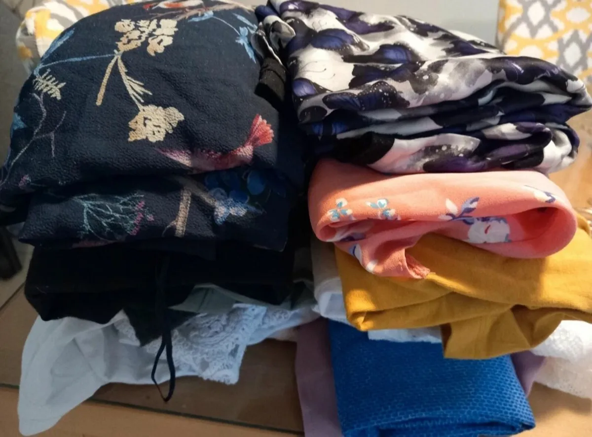 Bundle of 12 Womens tops - Image 1