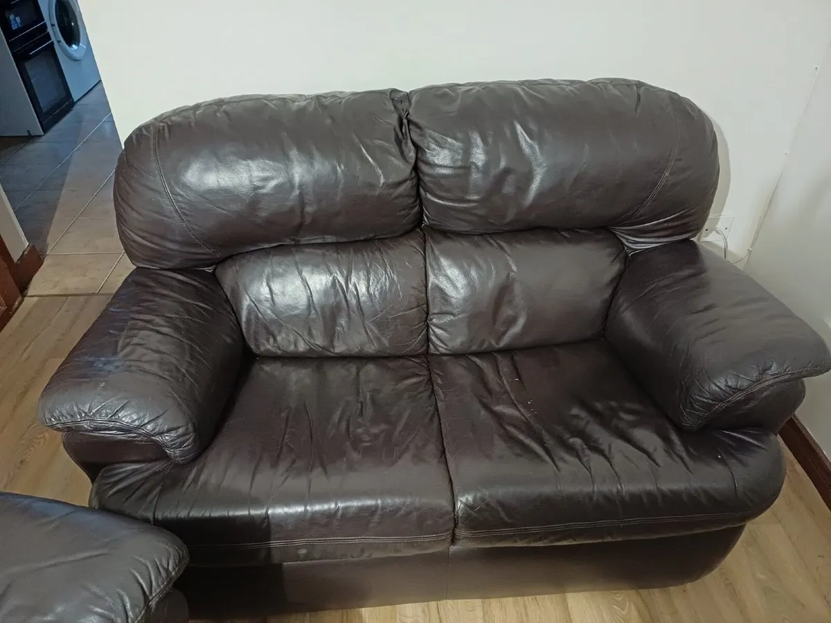 Leather suite - Image 1