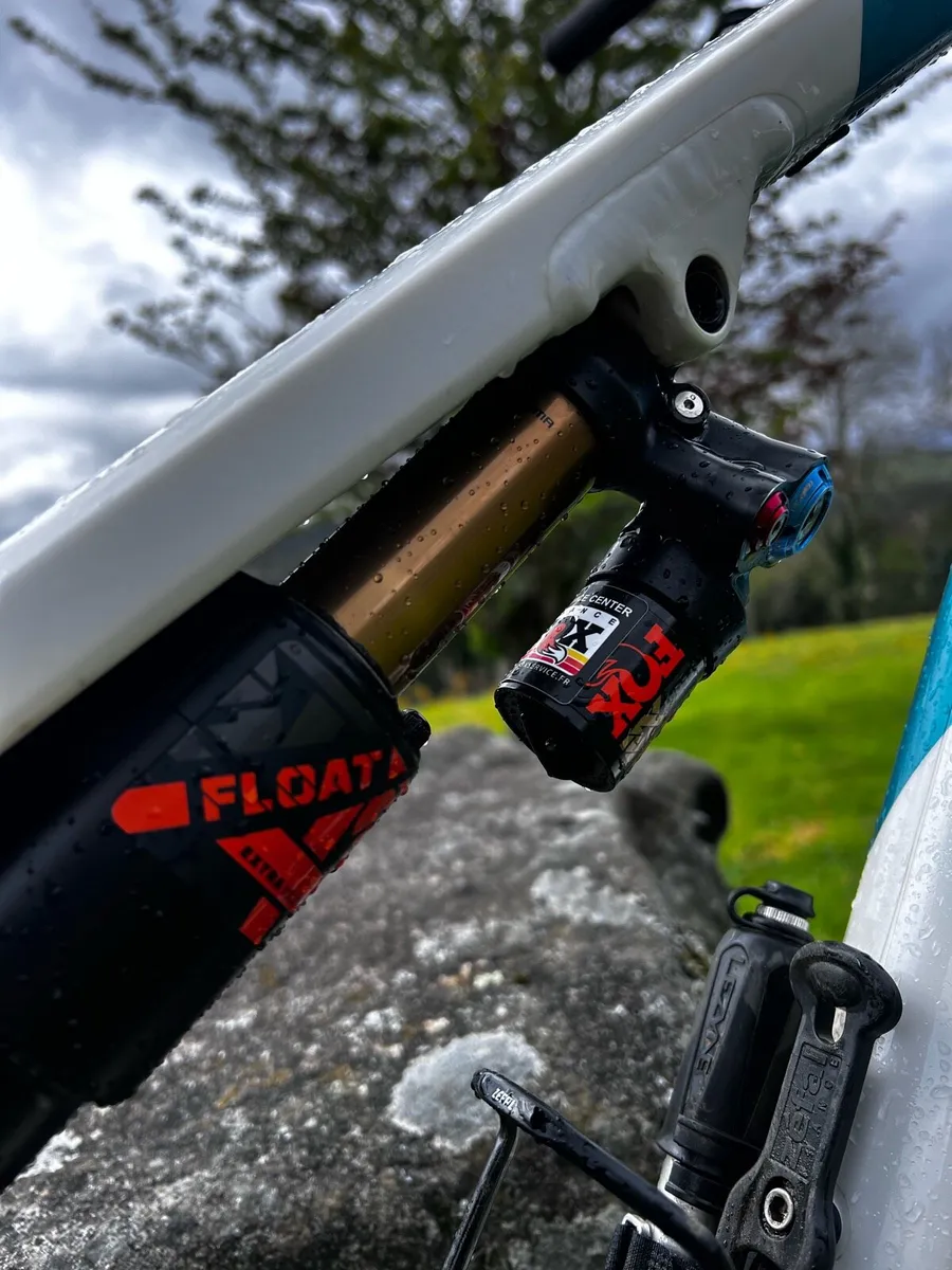 Commencal Meta AM29 Mountain Bike - Image 3