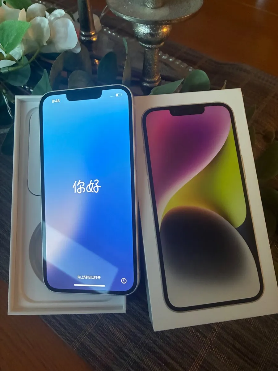 Pristine White iPhone 14 - Image 2