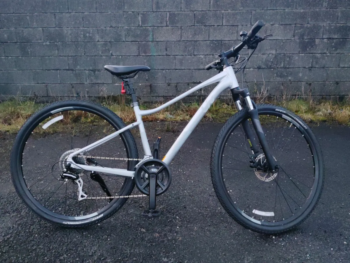 Giant Liv Rove 3 Women - 2023 Silver (Hybrid) - Image 1