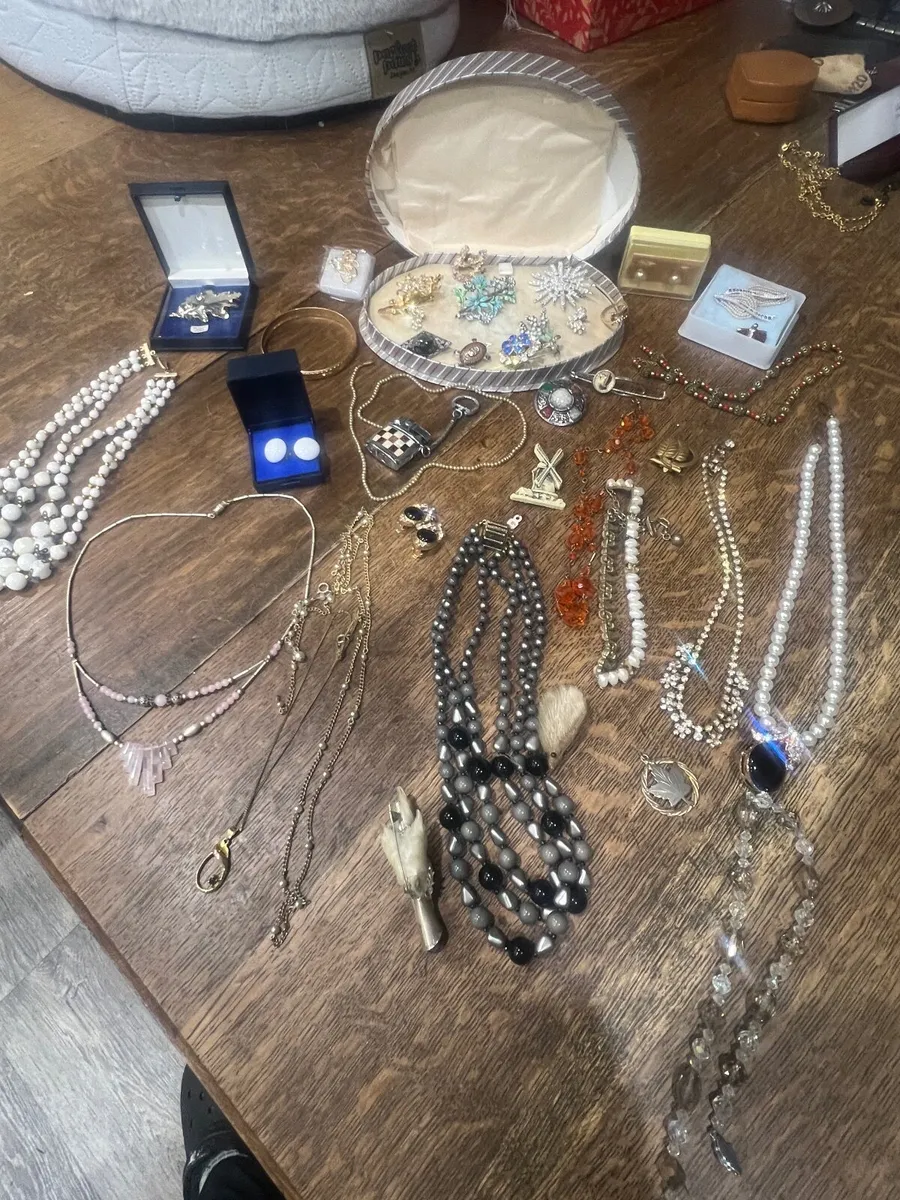 Vintage dress jewelry - Image 2