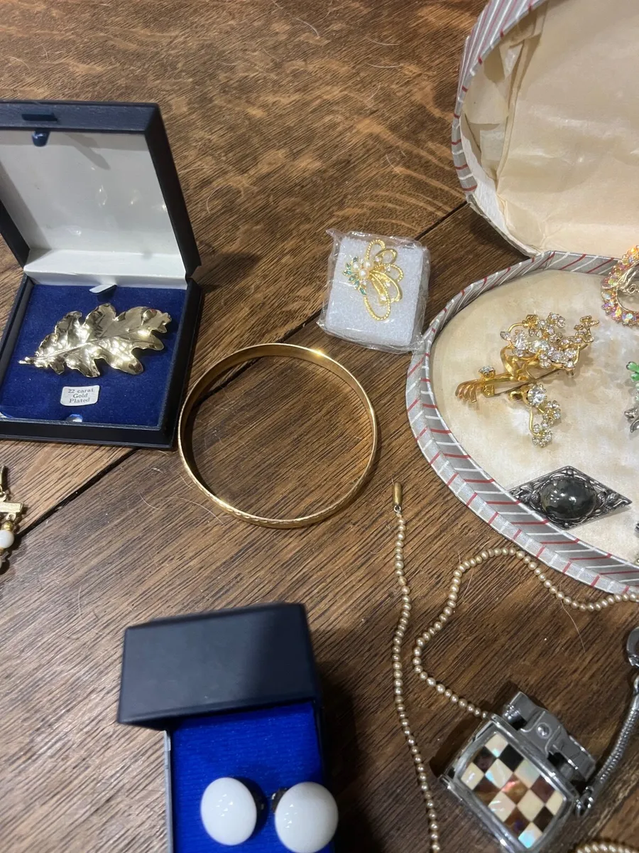 Vintage dress jewelry - Image 4