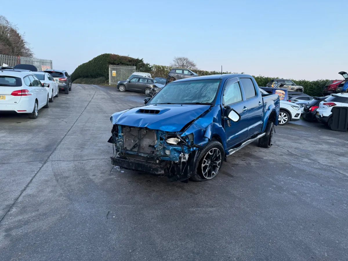 2016 Toyota Hilux 3.0 DCB Auto invincible - Image 4