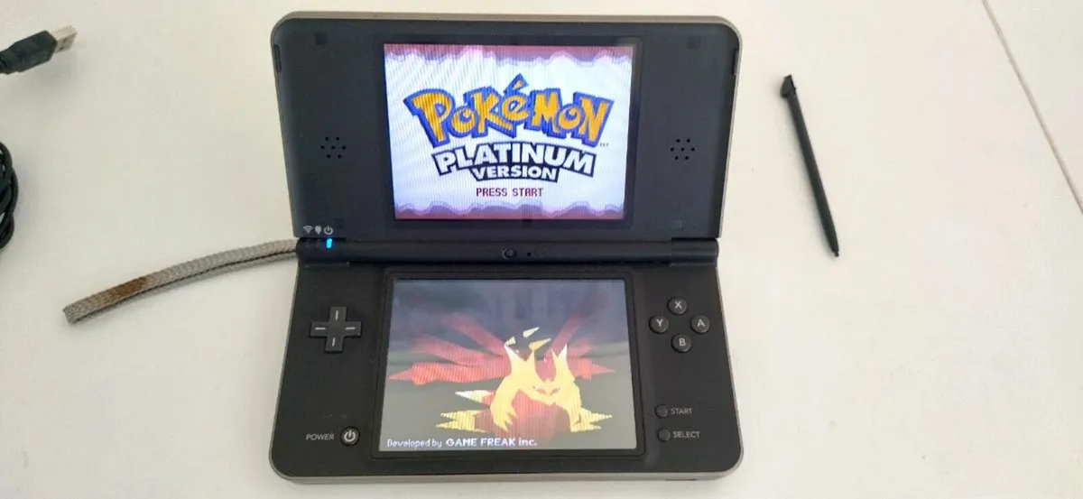 Nintendo Dsi XL Modded Excellent condition - Image 1