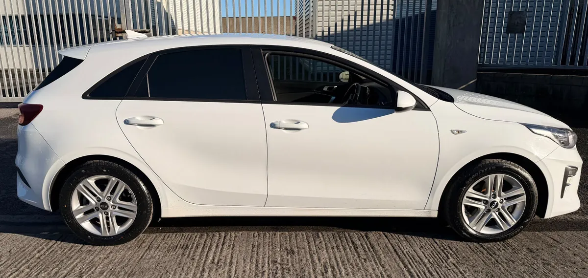 2021 Kia Ceed Commercial - Image 3