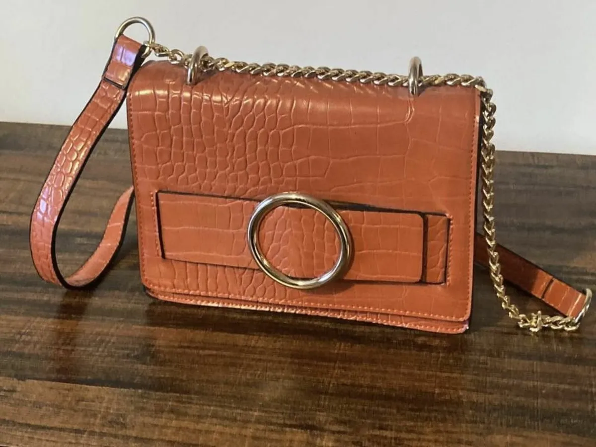 Ladies Crossbody Purse – Excellent Condition - Image 2