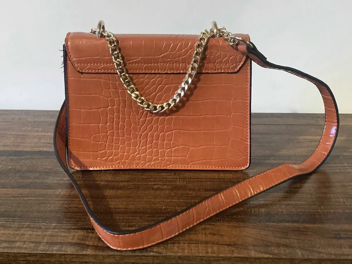 Ladies Crossbody Purse – Excellent Condition - Image 3