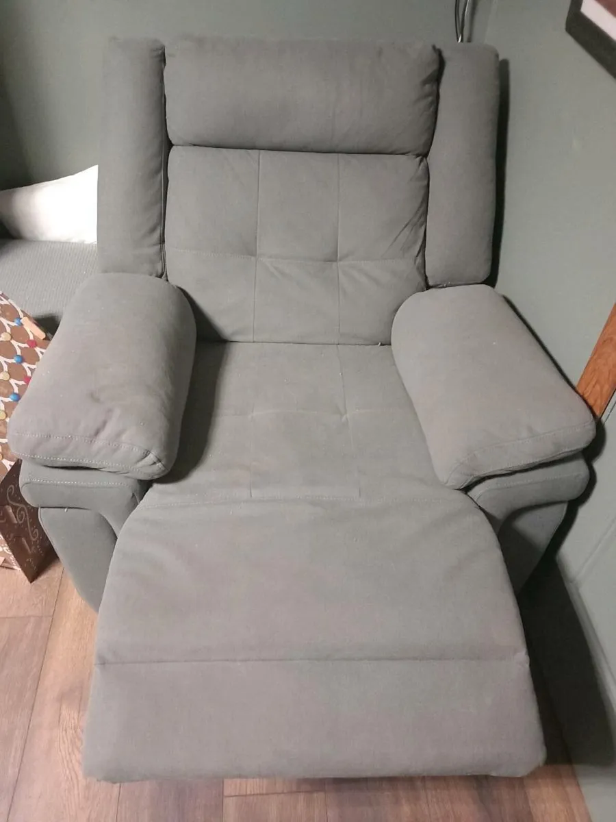 Recliner chair - Image 2