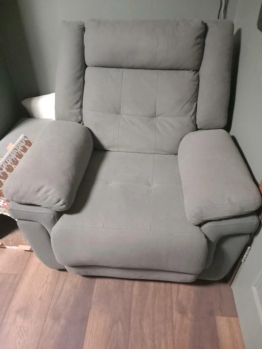 Recliner chair - Image 1