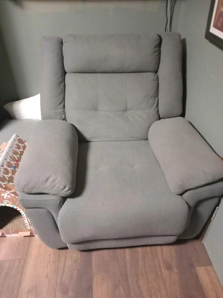 Recliner chair - Image 3