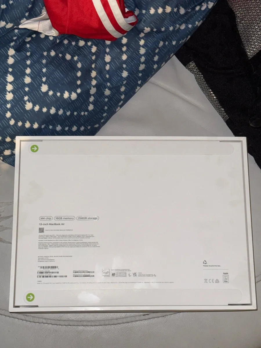 Apple 2025 MacBook Air - Image 2