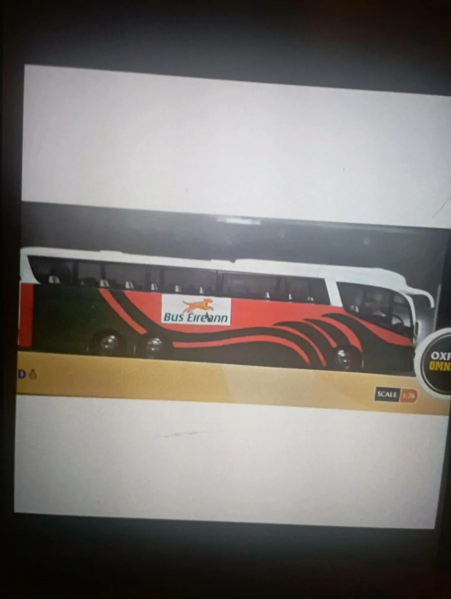 BUS EIREANN I6 MAROON/WHITE 1-76 SCALE