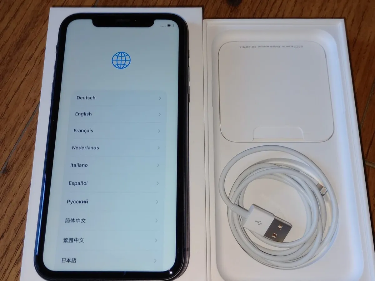 iPhone 11 black 64GB Unlocked incl. Accessories - Image 3