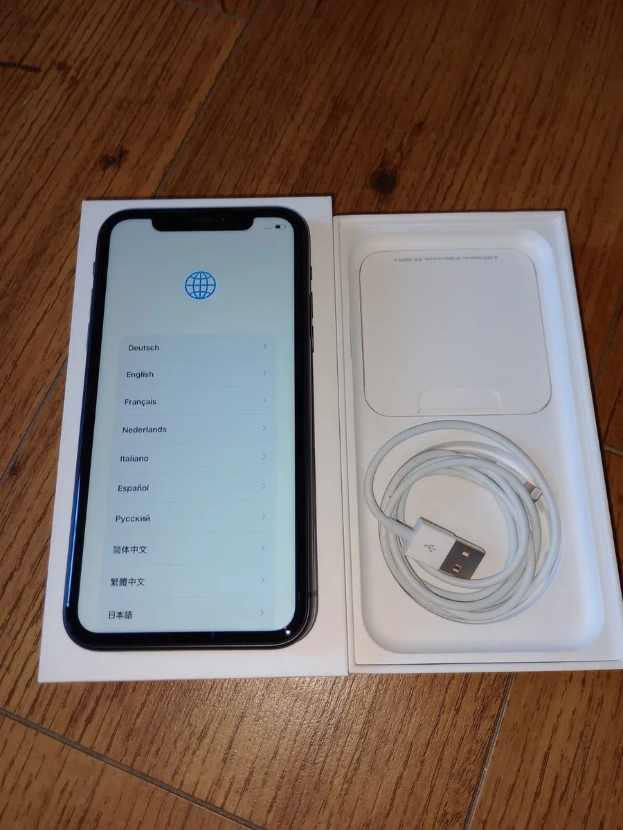 iPhone 11 black 64GB Unlocked incl. Accessories - Image 4