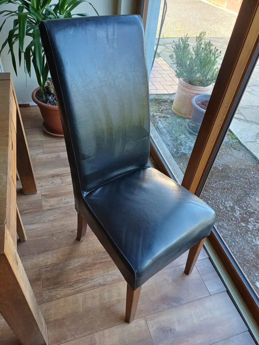 Table and chairs - Image 4