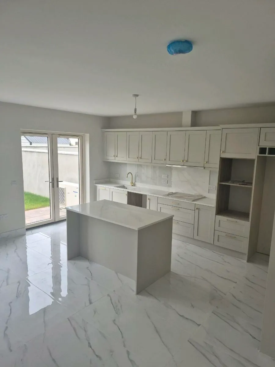 Tiler available - Image 2