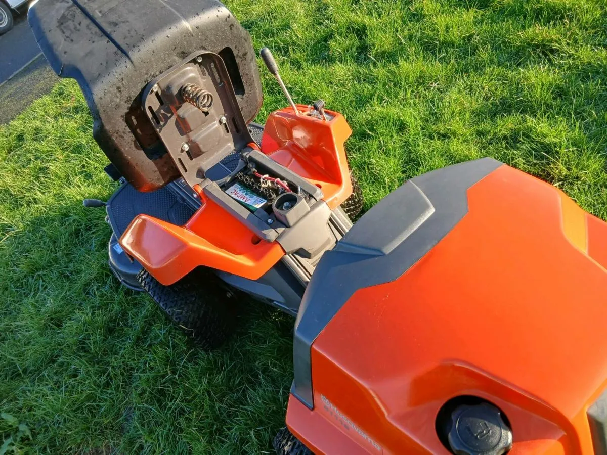 Husqvarna ride on lawnmower - Image 3