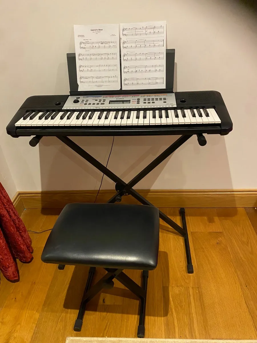 Yamaha YPT-260 Keyboard and Piano Chair - Image 1