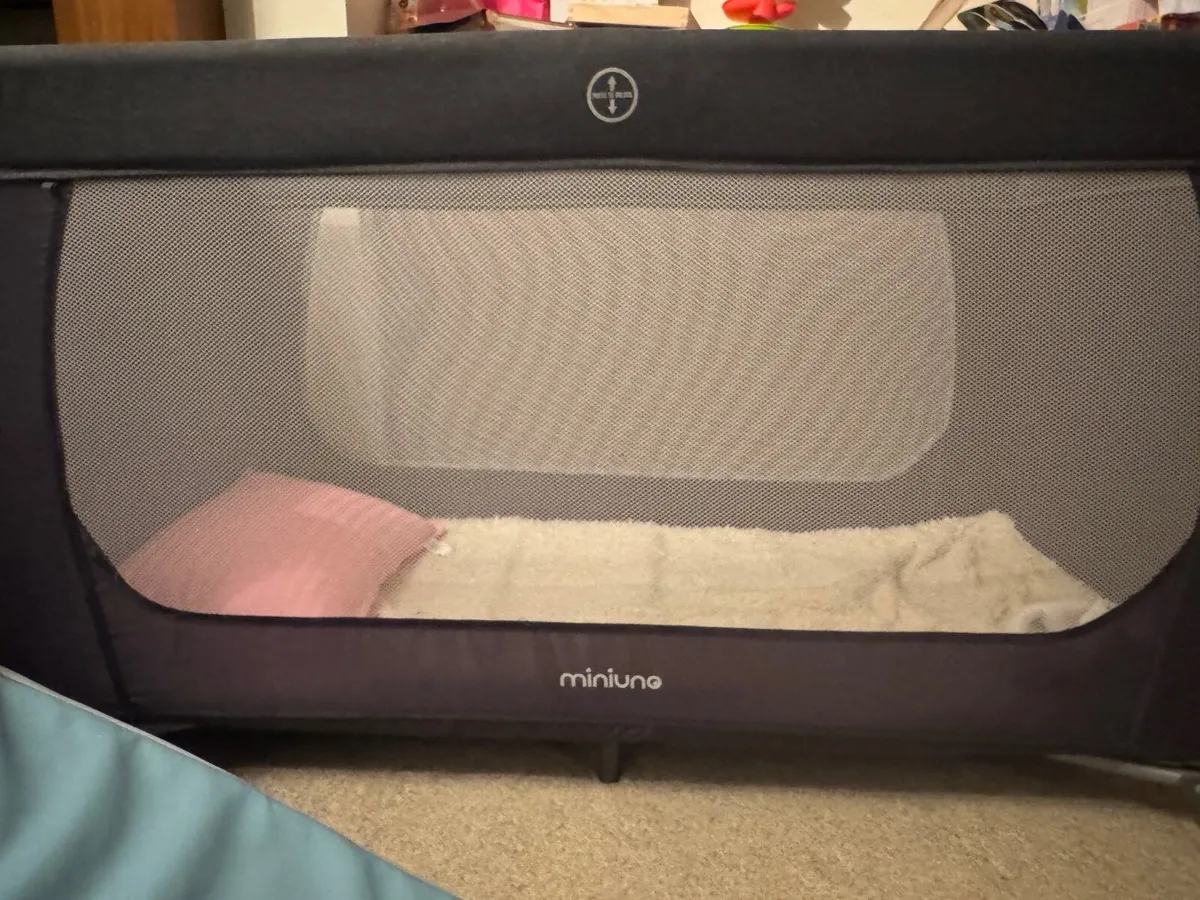 Travel cot miniuno - Image 1