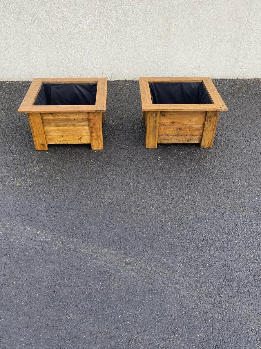 Flower pots - Image 1