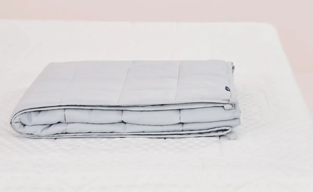 NEW Emma Hug Weighted Blanket - Image 4