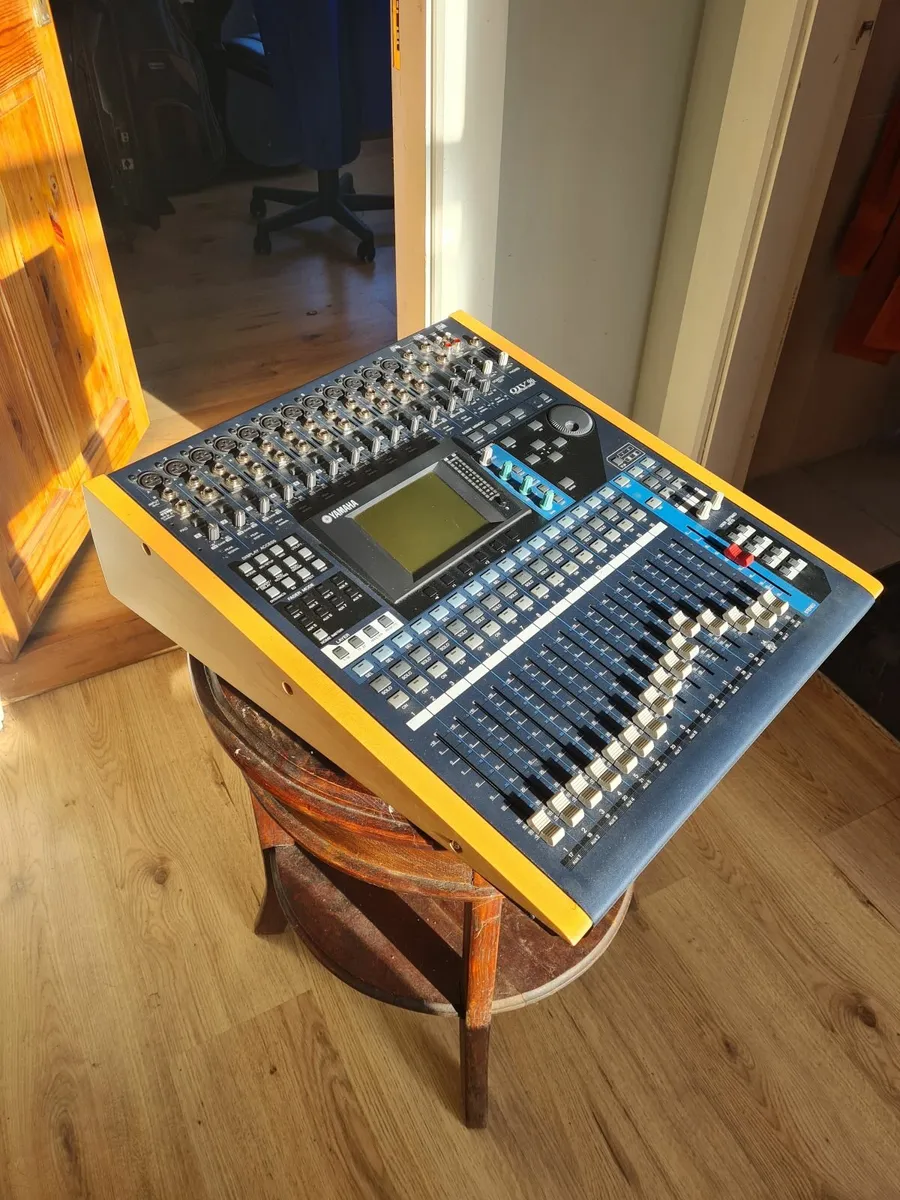 Yamaha studio desk - Image 2