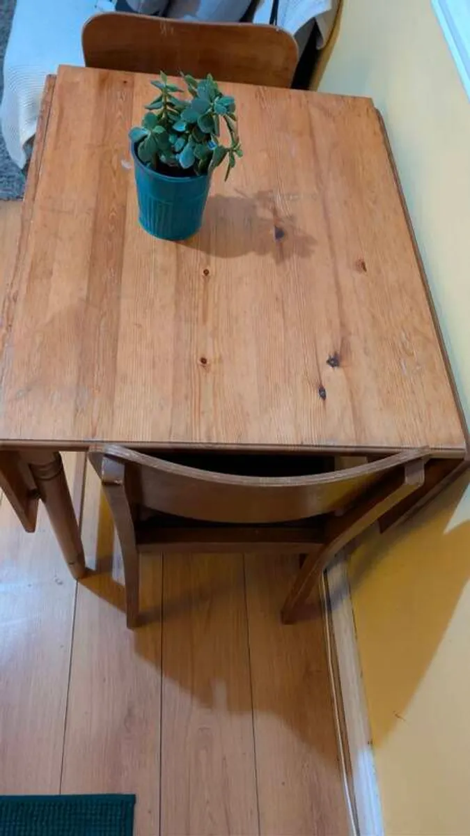 dropleaf dining table and chairs - Image 2