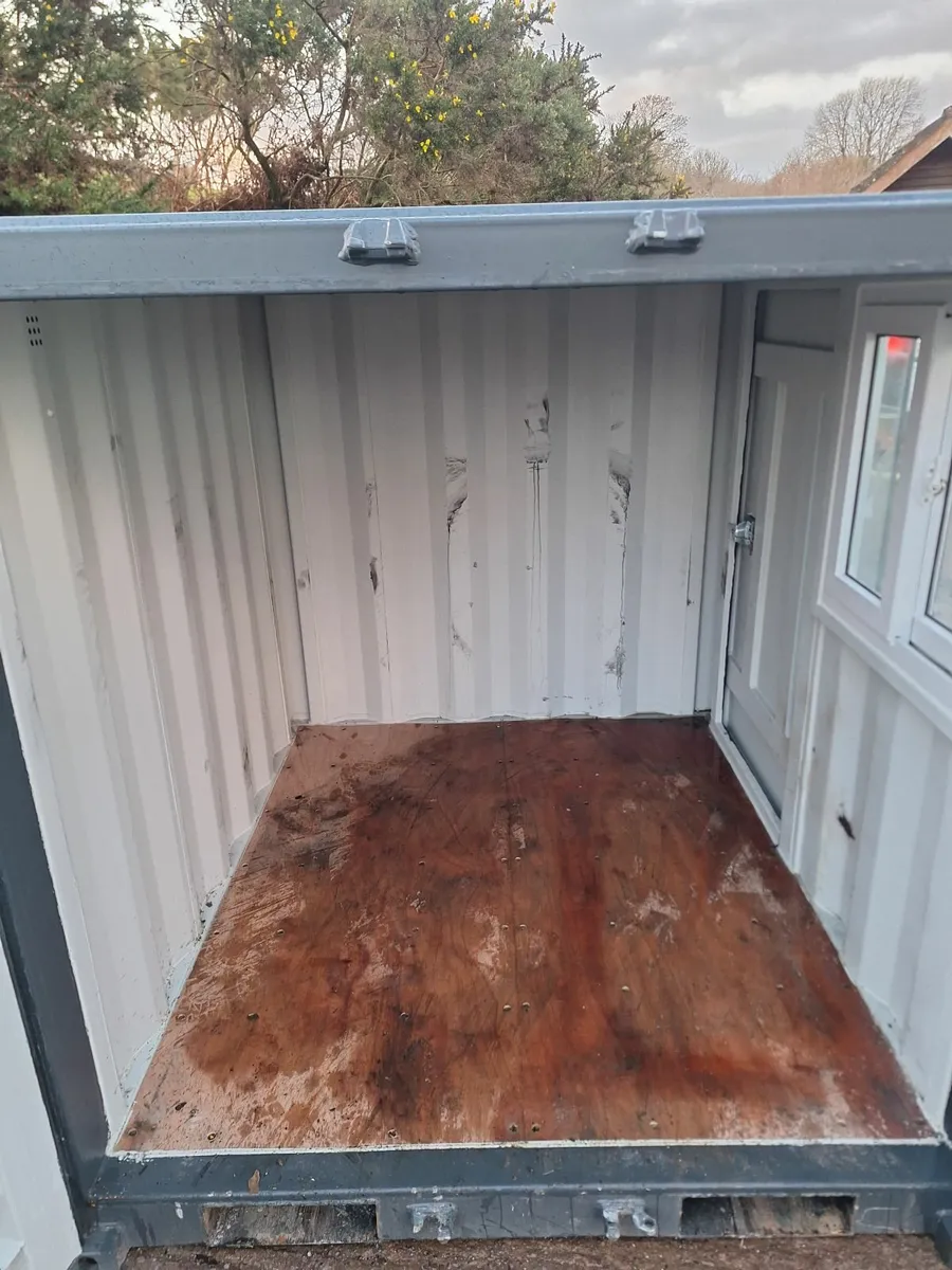 New 6'6" x5'5" container with window and side door - Image 4