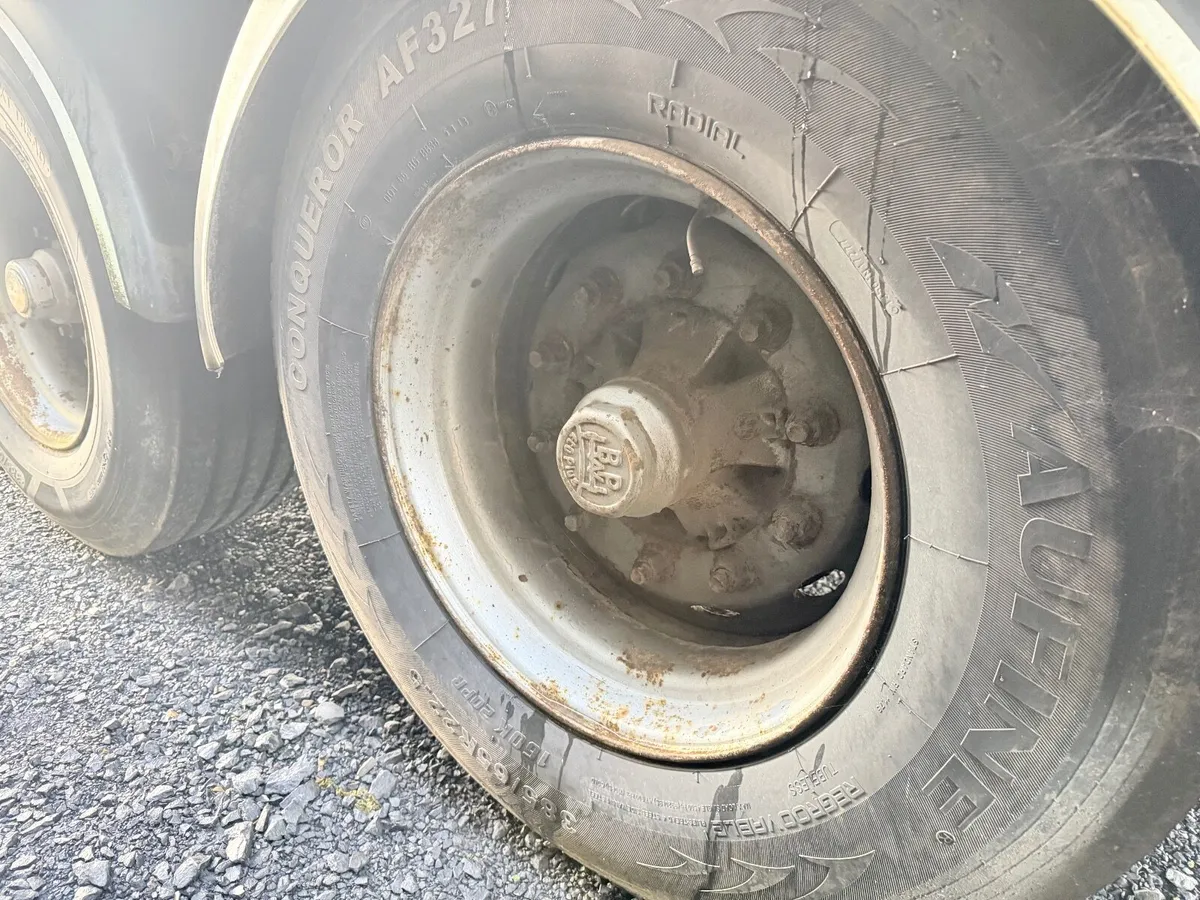 13.6m Curtainsider Storage Trailers - Image 4