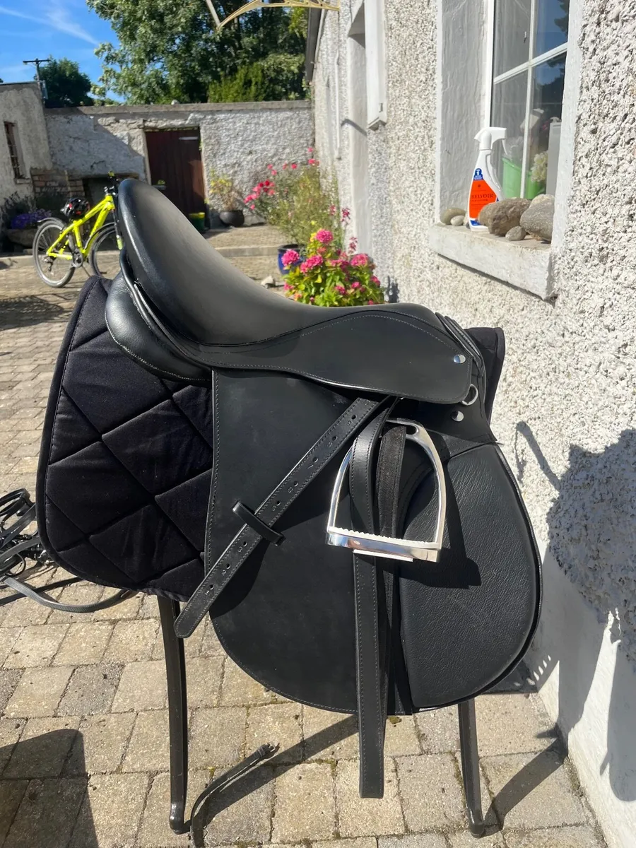 All purpose standard pony saddle and bridle - Image 1